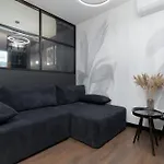 Prestige Elegant In With Sauna, Gym And Parking By Renters