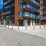 Prestige Elegant In With Sauna, Gym And Parking By Renters *