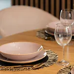 Prestige Elegant In With Sauna, Gym And Parking By Renters *