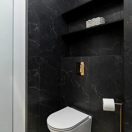 Prestige Elegant In With Sauna, Gym And Parking By Renters Apartment *