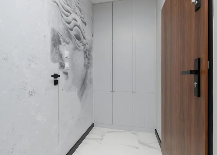 Prestige Elegant In With Sauna, Gym And Parking By Renters *