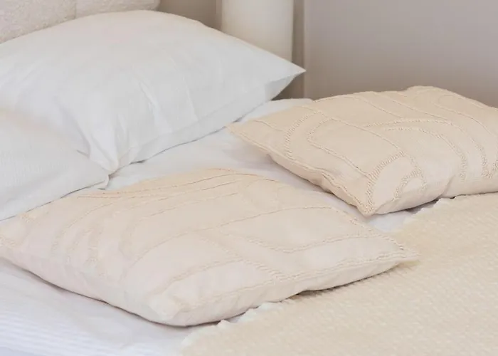 Prestige Elegant In With Sauna, Gym And Parking By Renters *