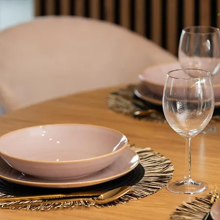 Prestige Elegant In With Sauna, Gym And Parking By Renters *