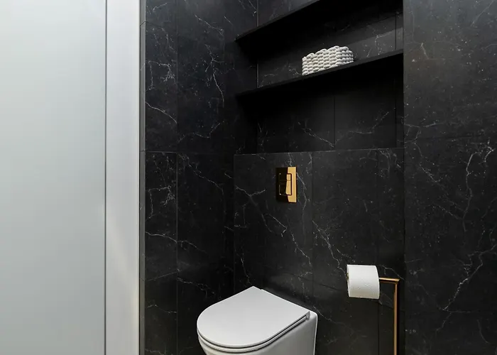 Prestige Elegant In With Sauna, Gym And Parking By Renters Apartment *